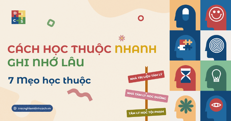 Hình ảnh một người đang tập trung làm trắc nghiệm, sử dụng bút highlight ghi chú